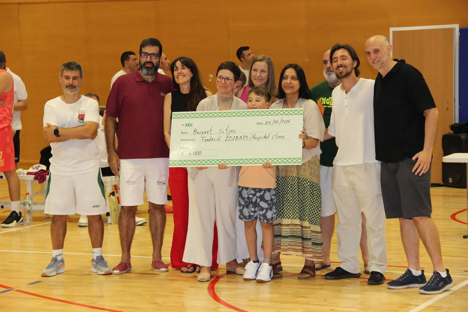 Entrega del xec solidari de 6.000€ a la Fundació Clínic-IDIBAPS